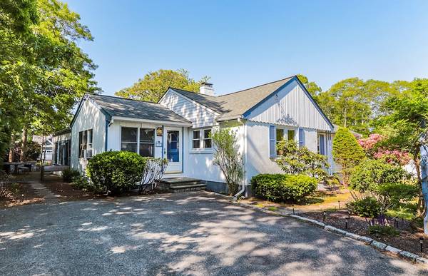 Falmouth, MA 02536,19 Pine Rock Rd