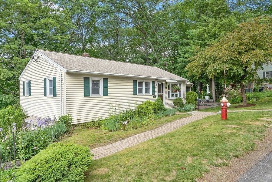 32 Redstone Hill Rd., Sterling, MA 01564