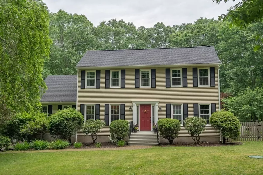 47 Old Village Rd, Sturbridge, MA 01566