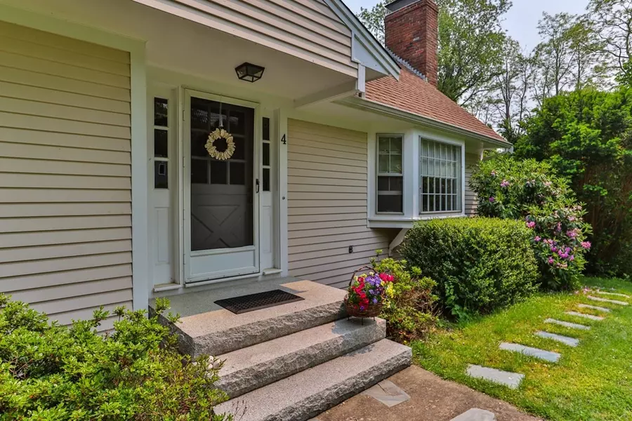 4 Bourne Ave, Sandwich, MA 02563