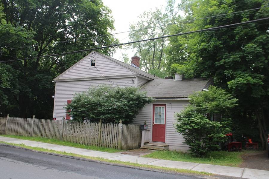 46 Colrain St, Greenfield, MA 01301