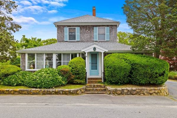 30 Ocean View Ave, Falmouth, MA 02556