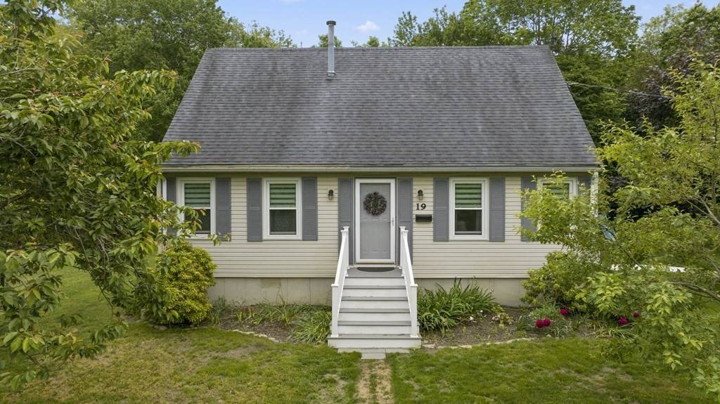 19 Abbey St, Fairhaven, MA 02719