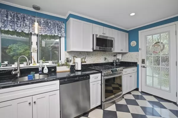 Fairhaven, MA 02719,19 Abbey St