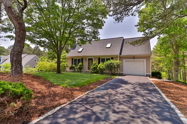 77 Wintergreen Rd, Mashpee, MA 02649