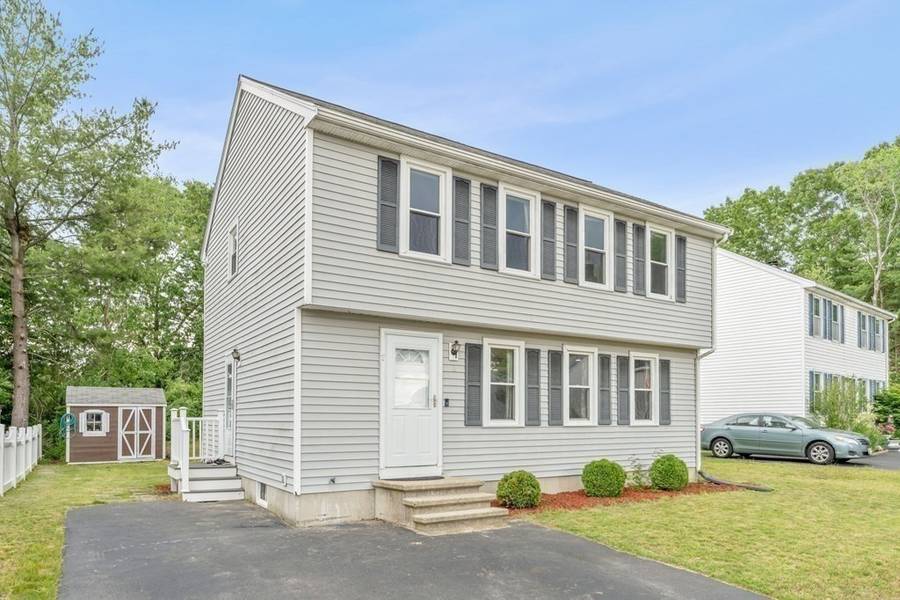 3 Lamplighter Ln, Chelmsford, MA 01863