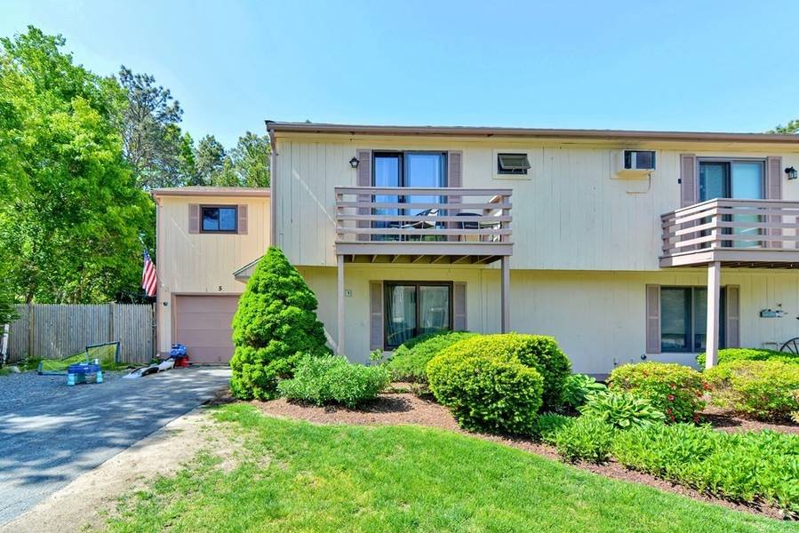 5 Surrey Ln #5, Bourne, MA 02532