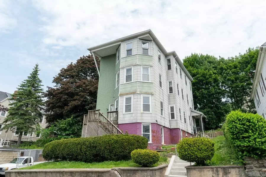 64 Everard St, Worcester, MA 01605
