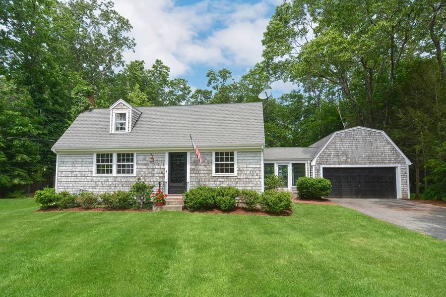 87 Adams Street, Medfield, MA 02052