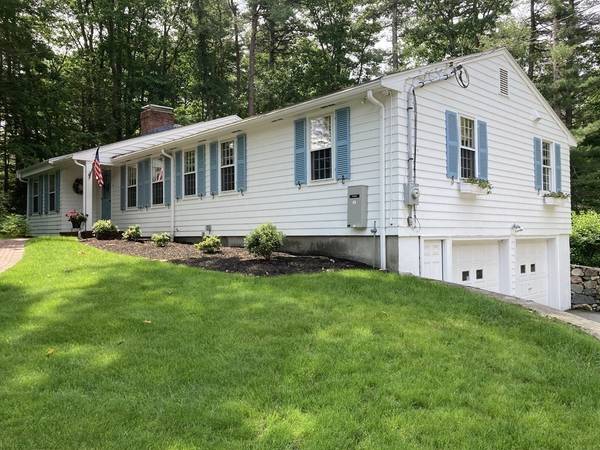 5 Crest Cir, Medfield, MA 02052