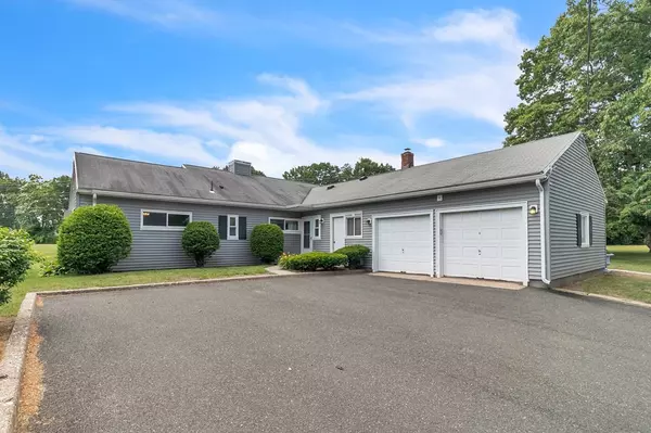15 Robinridge Rd #15, Chicopee, MA 01022