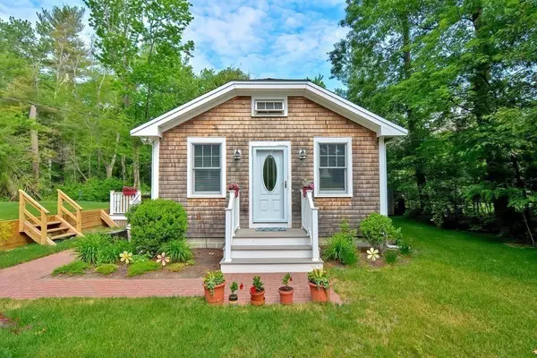 79 Arlington St, Marshfield, MA 02050