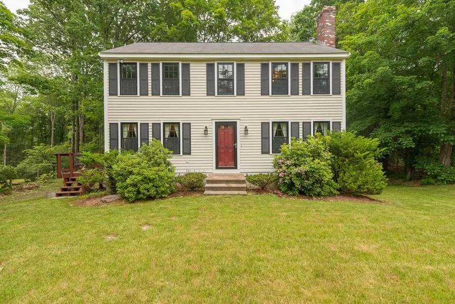 31 Maple St, Pepperell, MA 01463