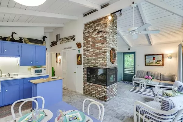 Eastham, MA 02642,20 Wagonwheel Rd