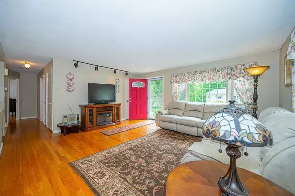 Southbridge, MA 01550,28 Vista Ln
