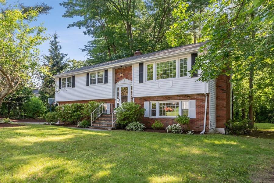 1 Summit Rd, Southborough, MA 01772