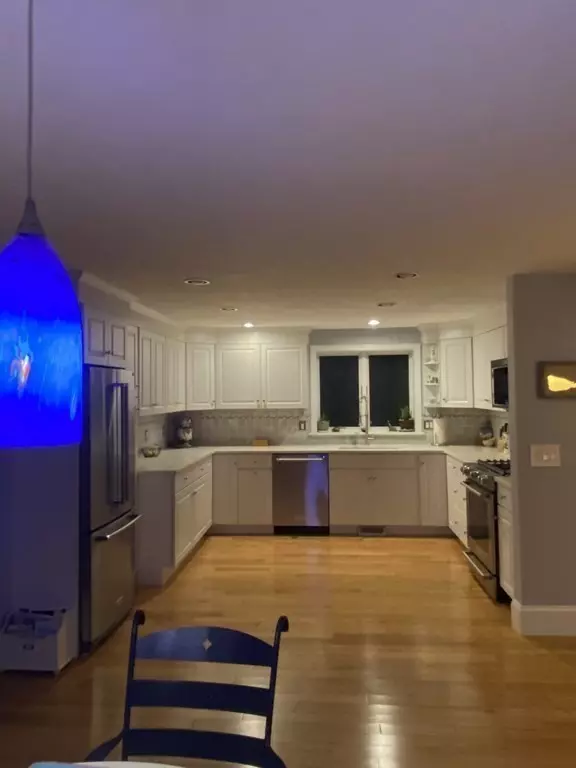 Sandwich, MA 02563,1 Avon Dr