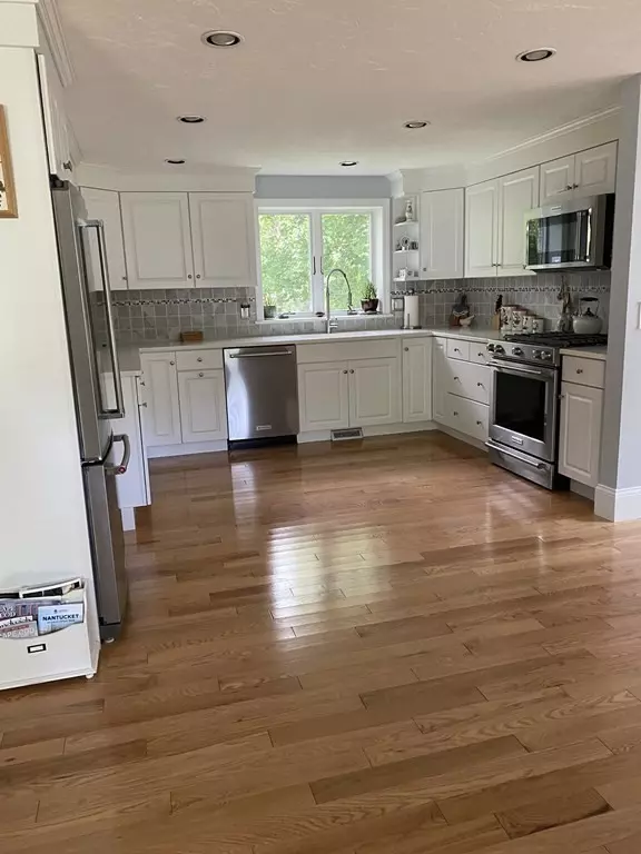 Sandwich, MA 02563,1 Avon Dr