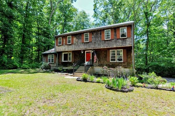 5 Oak Ter, Milford, MA 01757