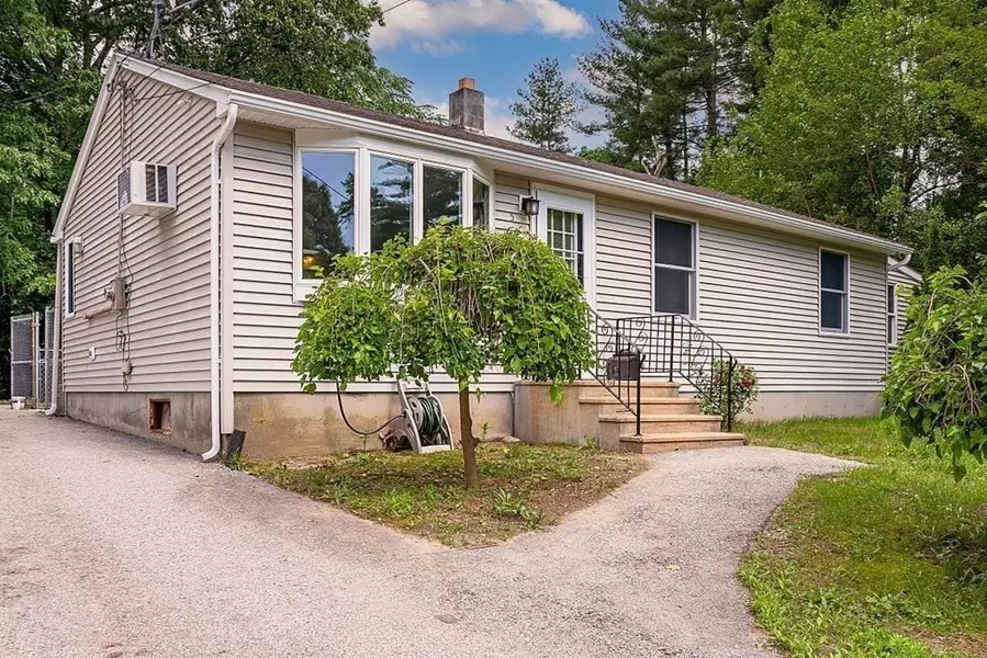 5 Wild Rose St, Oxford, MA 01540