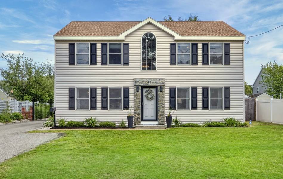 41 Black Rock Rd, Melrose, MA 02176