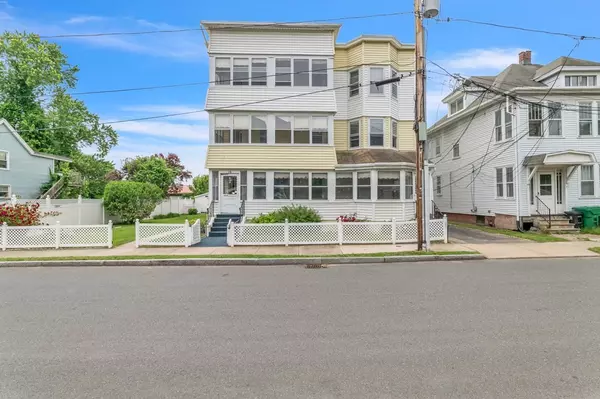 15 Margaret St, Chicopee, MA 01013