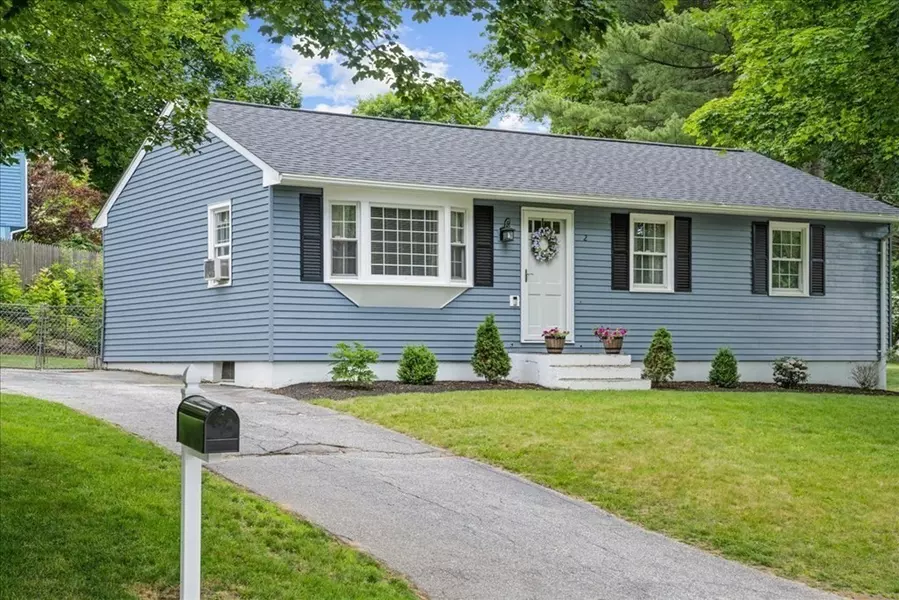 2 Cricket Dr, Sturbridge, MA 01566