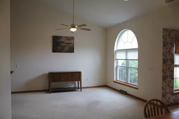 Agawam, MA 01001,28 Castle Hill Road #F