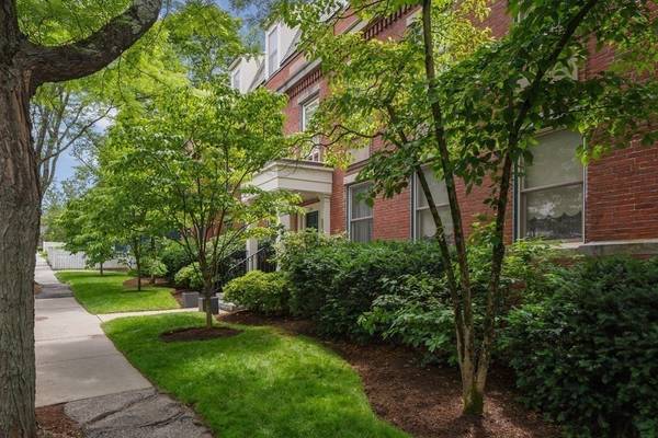 216 Summit Ave #B5, Brookline, MA 02446