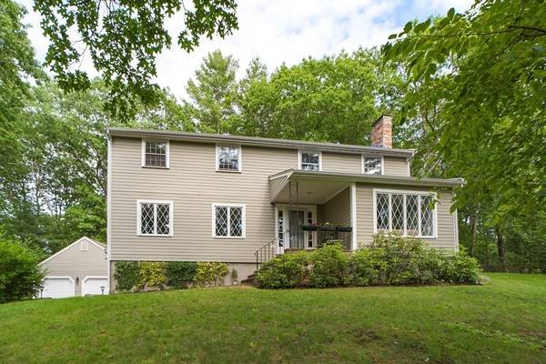 41 Hearthstone Dr, Medfield, MA 02052