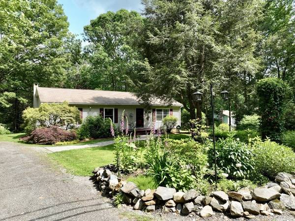 315 Martindale Rd, Bernardston, MA 01337