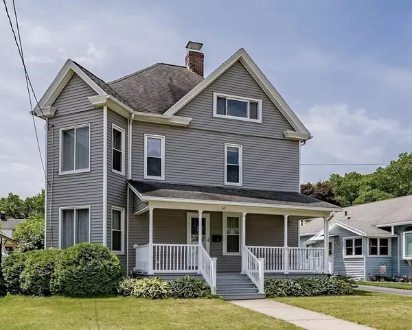 32 Clark St, Holyoke, MA 01040