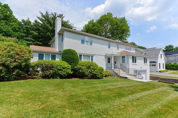 14 Columbine Rd,  Newton,  MA 02459