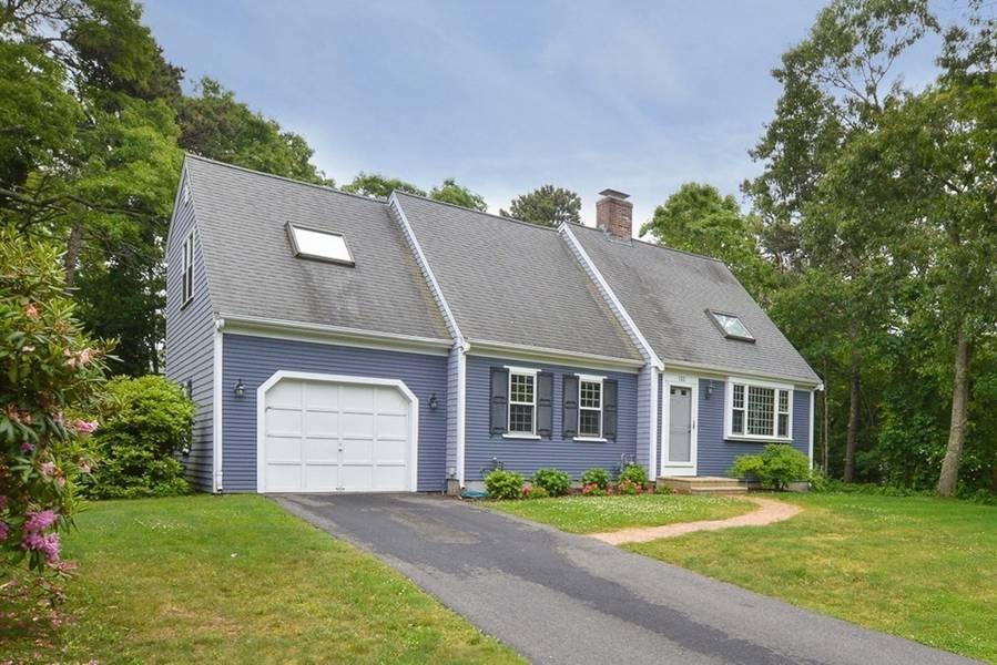 122 Sunnywood Dr, Barnstable, MA 02601