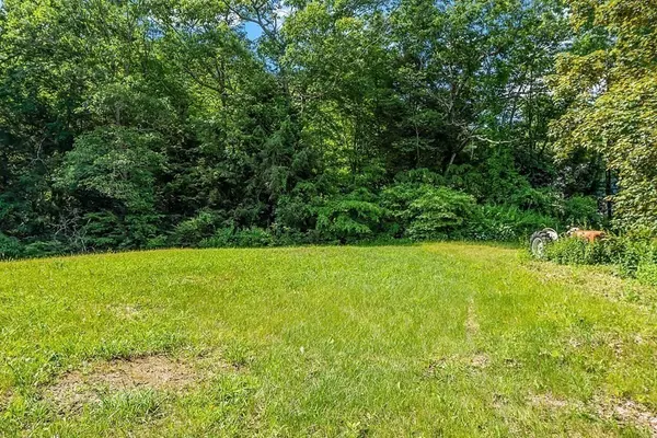 Charlton, MA 01507,85 Blood Rd