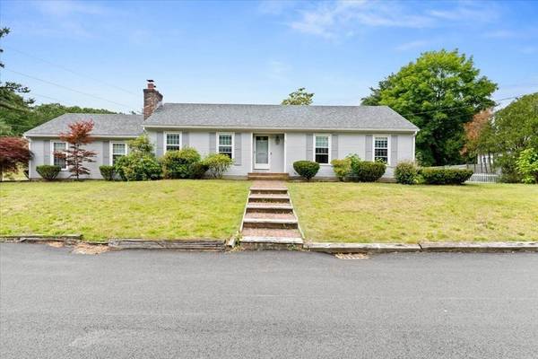 25 Naushon Ct, Pawtucket, RI 02861