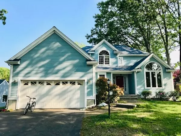 10 Hemlock Ln, Framingham, MA 01701