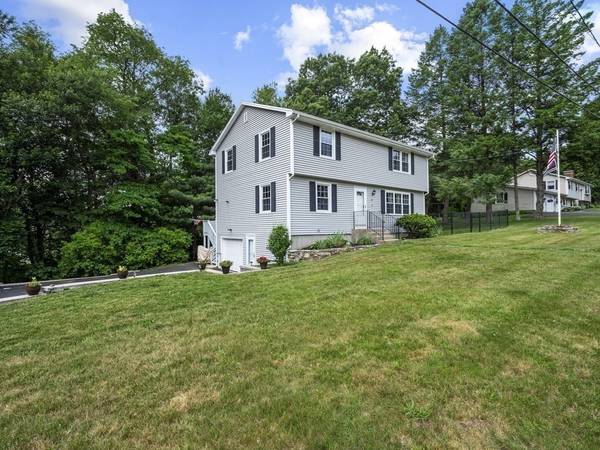 31 Hemlock Dr, Millbury, MA 01527