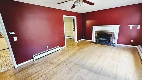 East Longmeadow, MA 01028,26 Oak Bluff Cir