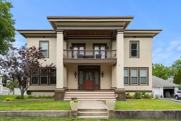 69 Clitheroe St, Lowell, MA 01852