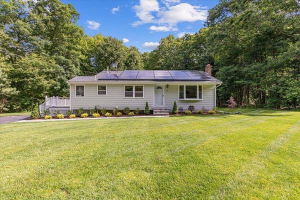 42 Surrey Ln, Hanson, MA 02341