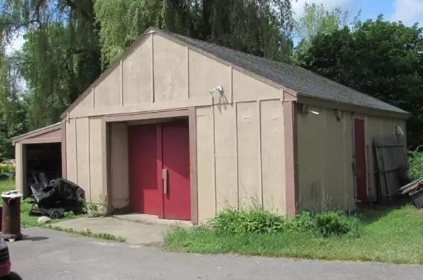 Rowley, MA 01969,70 Bradford St