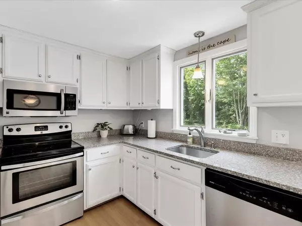 Barnstable, MA 02632,21 Lazarus Lovell Rd