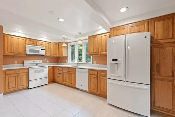 Mansfield, MA 02048,861 West St