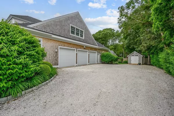 Falmouth, MA 02536,434 Menauhant Rd