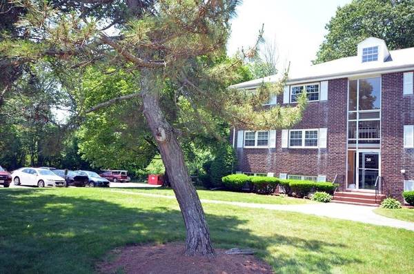 North Andover, MA 01845,38 Edgelawn Ave #9