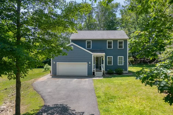 4 Huntington Rd, Blandford, MA 01008