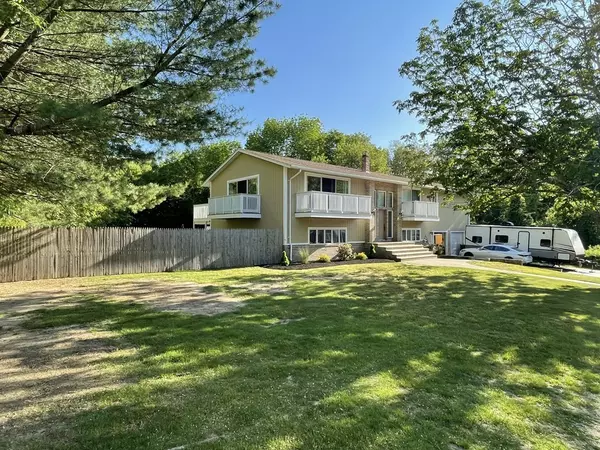 Acushnet, MA 02743,22 Barksdale Ln