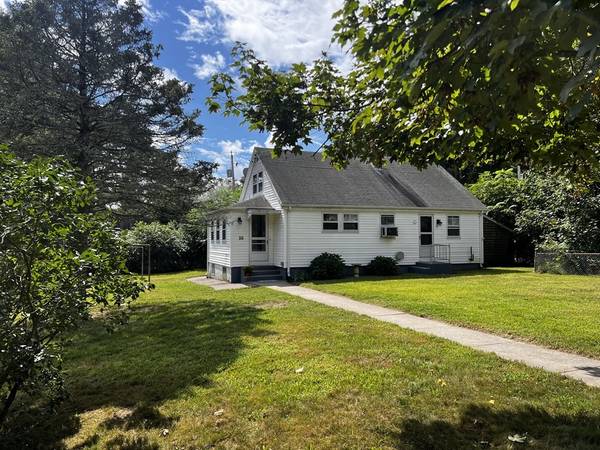 26 Russell St, Westport, MA 02790