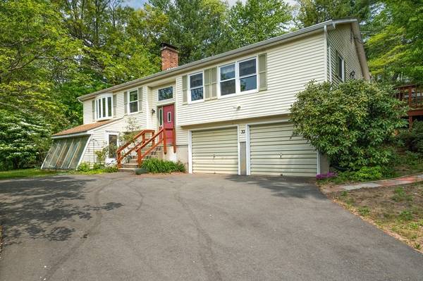 32 Middle Road, Southampton, MA 01073